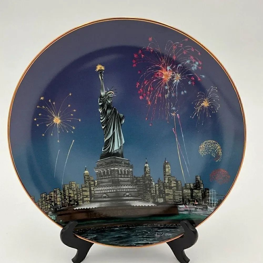 VINTAGE 1986 Statue of Liberty New York Collectors Plate